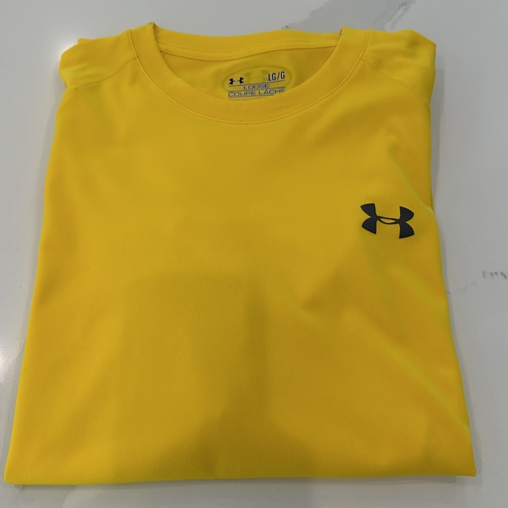 Under armor, Men’s heat gear, loose fit, Athletic tee, good condition, large